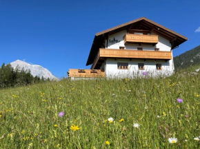 Гостиница Adlerhof  Лёйташ